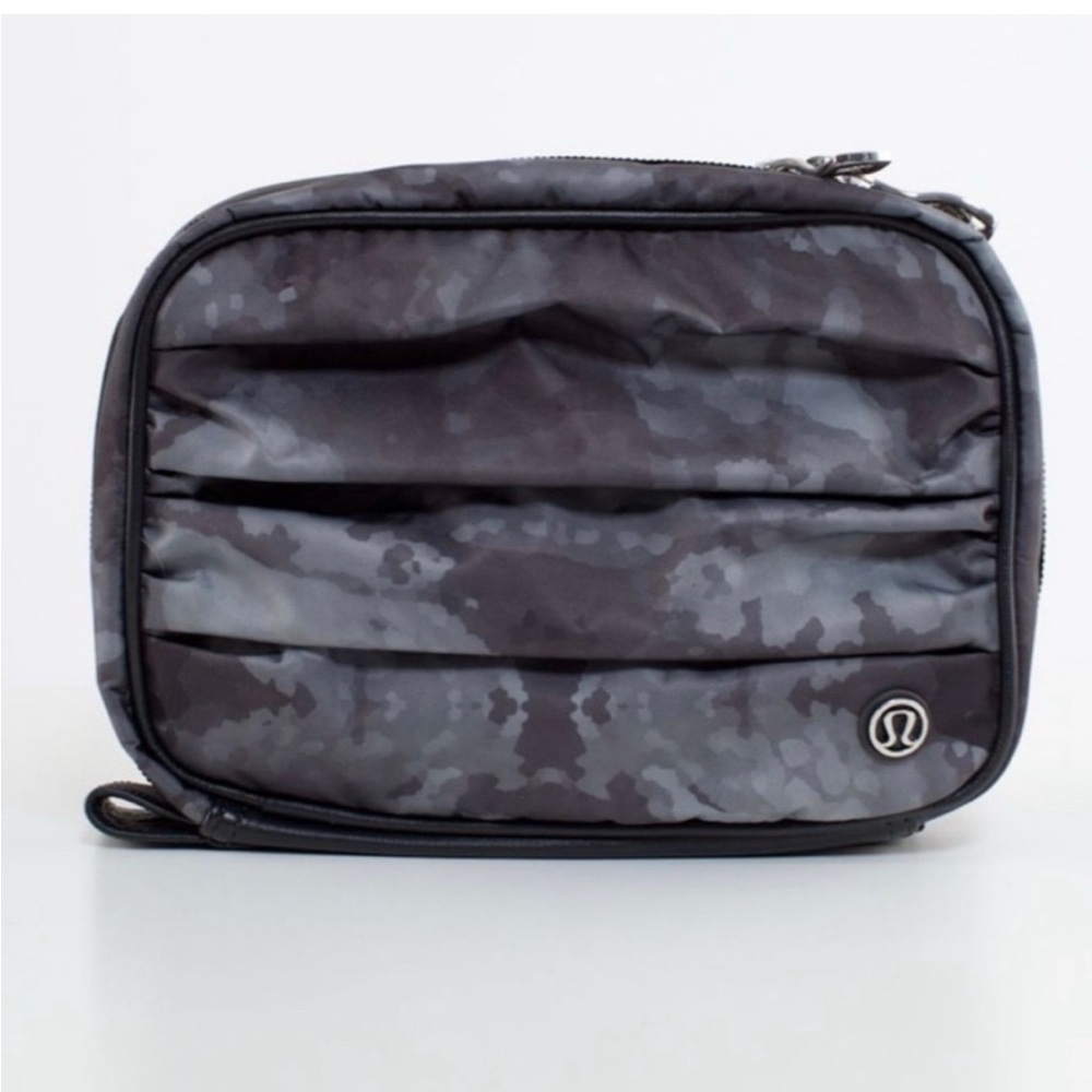 Lululemon Gym Essentials Kit in Deep Coal Creekside Camo Cosmetic 2 Piece Bag